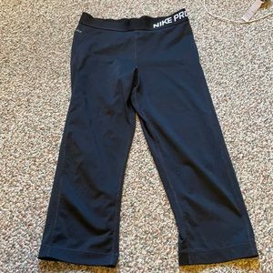 Nike pro capris black